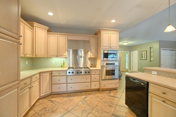 138 Ellis Road Westminster, MA 01473 - Photo 4 of 29