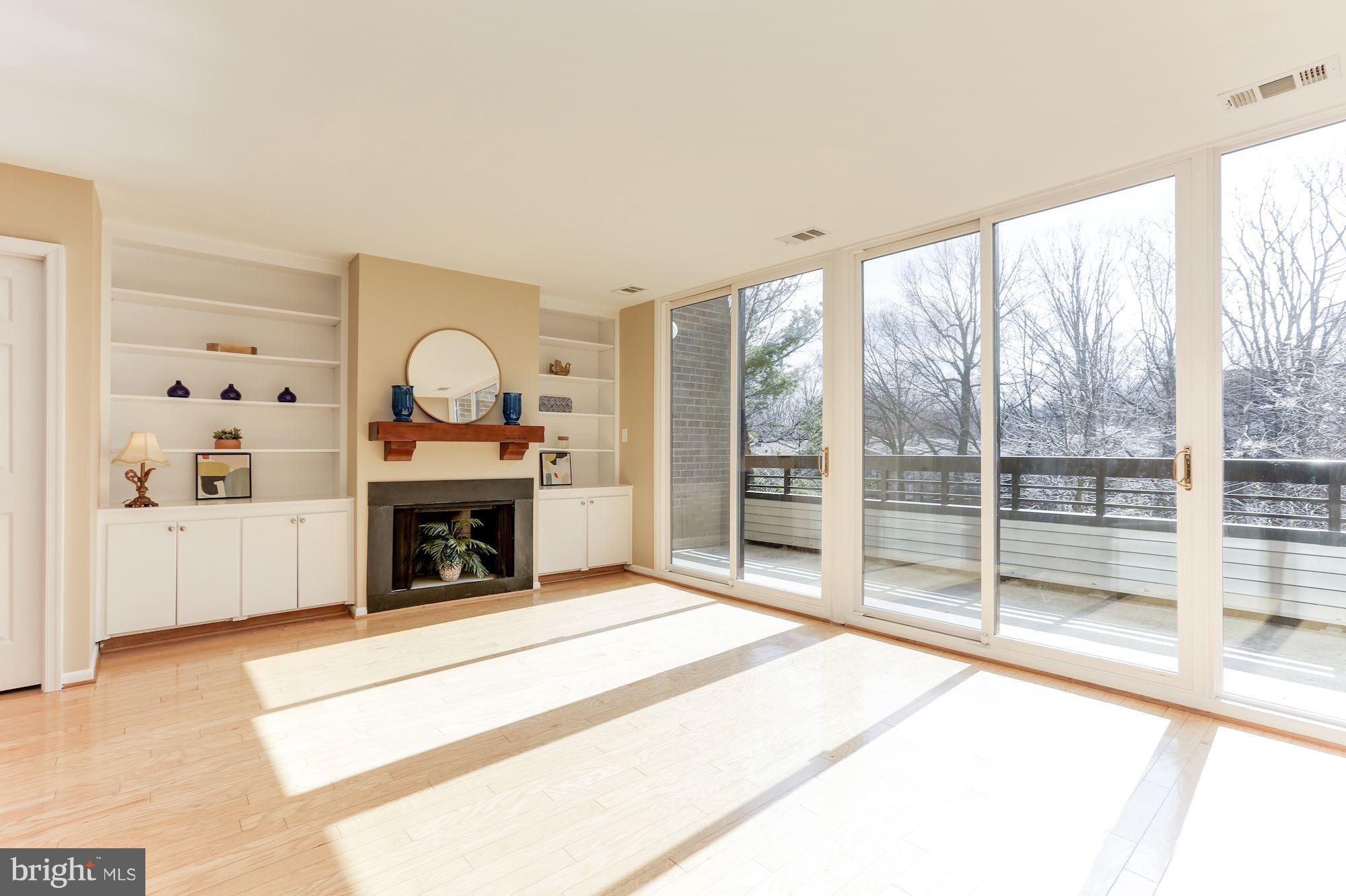 11600 Windbluff Court, Unit 8A2 Reston, VA 20191 - Photo 11 of 30 Living Room