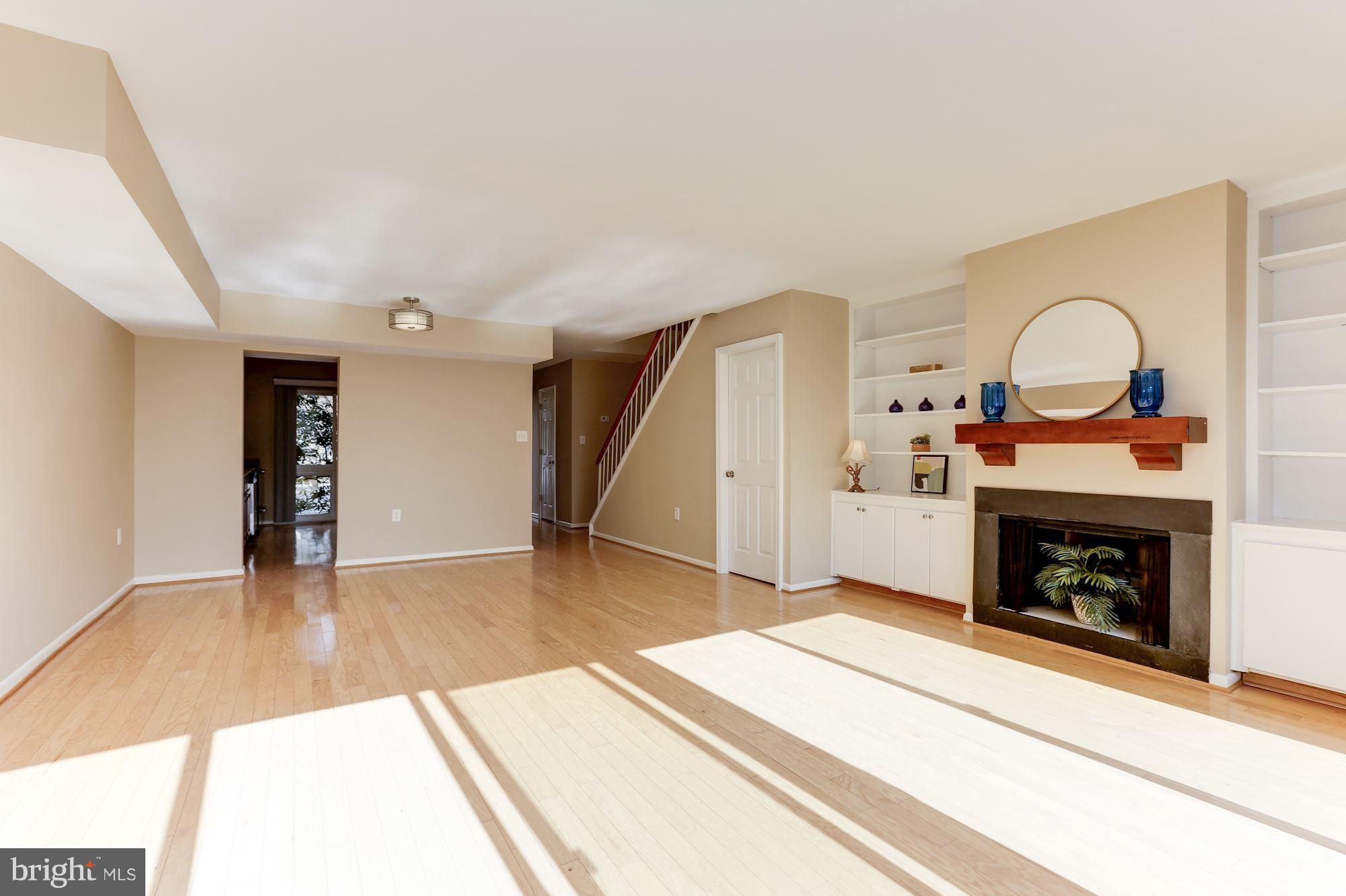 11600 Windbluff Court, Unit 8A2 Reston, VA 20191 - Photo 12 of 30 Living Room