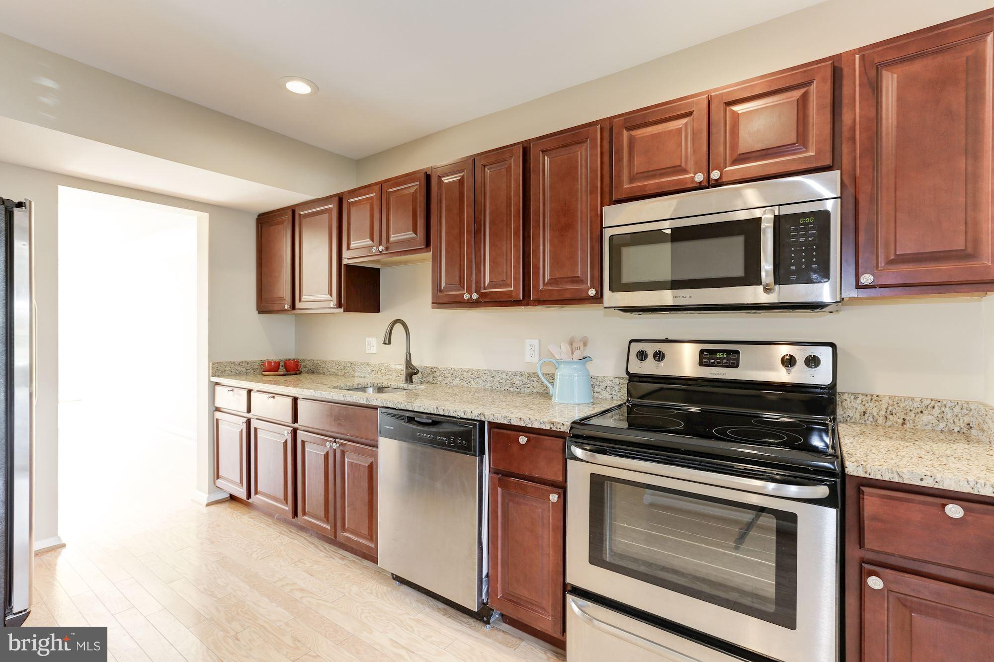 11600 Windbluff Court, Unit 8A2 Reston, VA 20191 - Photo 8 of 30 Kitchen