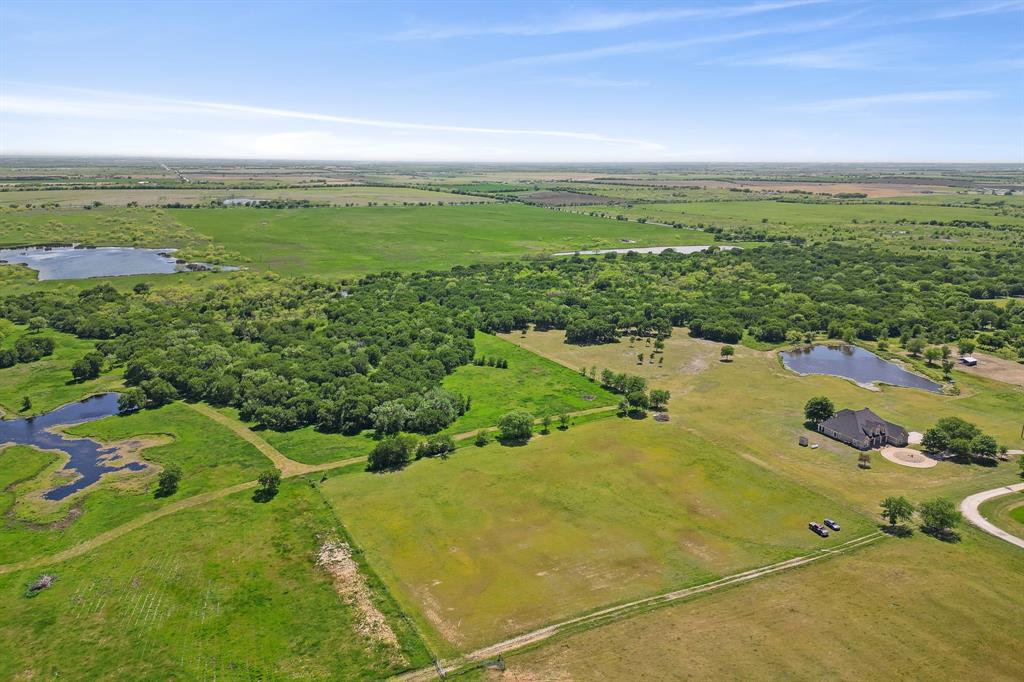 626 Scoggins Road Tioga, TX 76271 - Photo 9 of 39