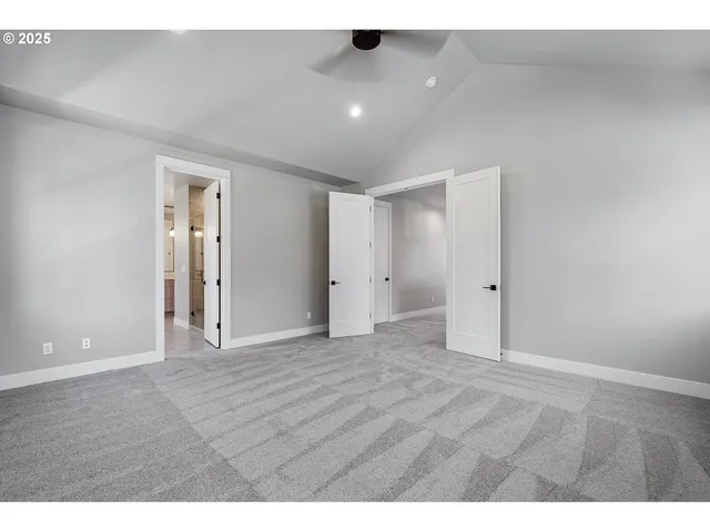 $954,860 | 6026 Southwest 18th Drive, Portland, OR 97239