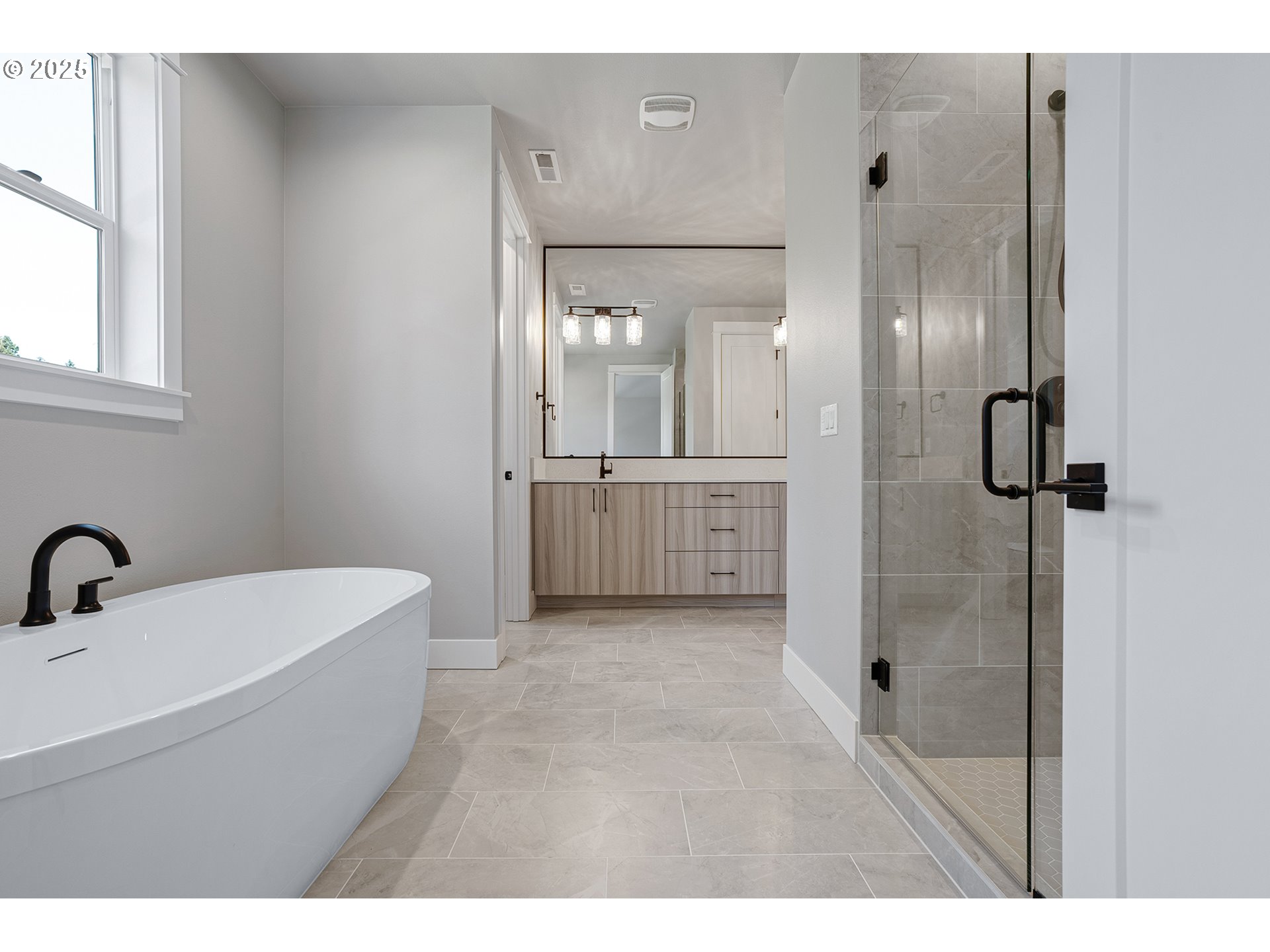 6026 Southwest 18th Drive Portland, OR 97239 - Photo 15 of 29 Bathroom, Attached