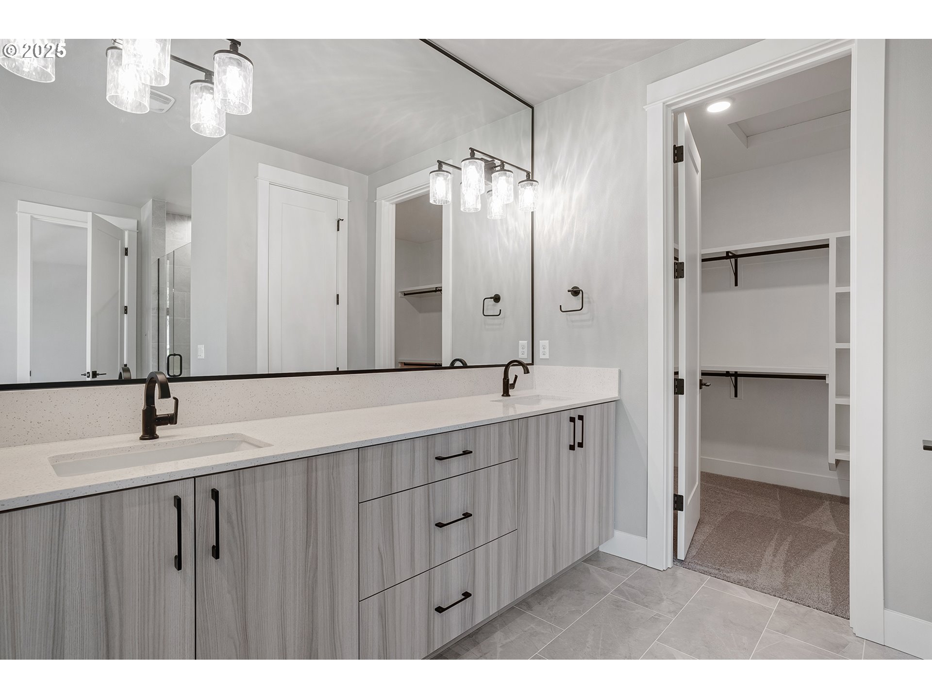 6026 Southwest 18th Drive Portland, OR 97239 - Photo 17 of 29 Bathroom, Attached