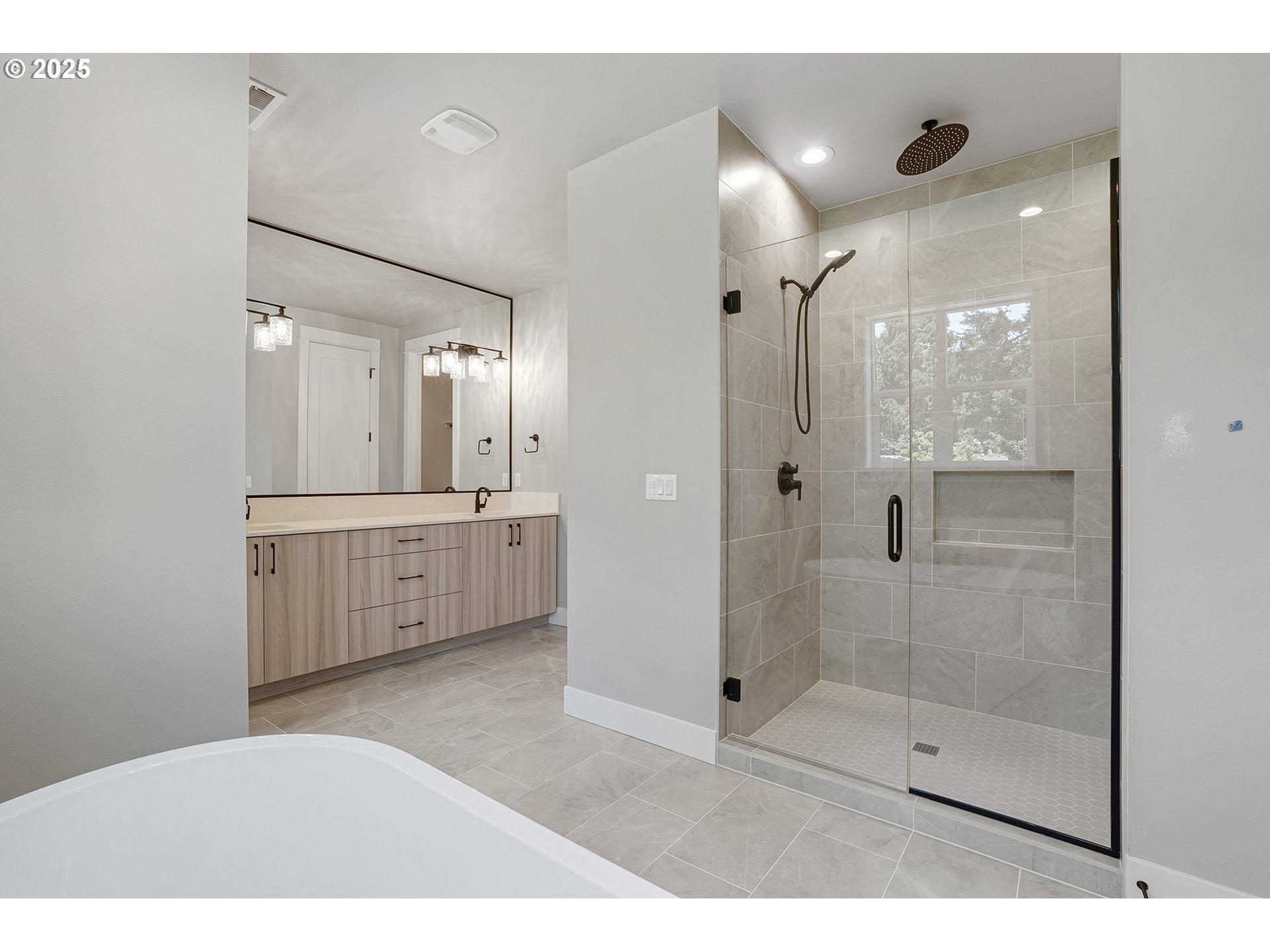 6026 Southwest 18th Drive Portland, OR 97239 - Photo 19 of 29