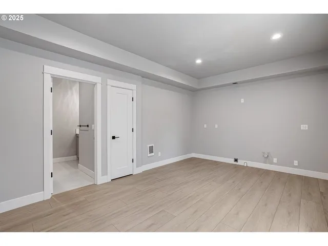 $954,860 | 6026 Southwest 18th Drive, Portland, OR 97239