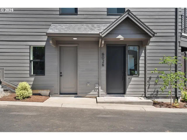 $954,860 | 6026 Southwest 18th Drive, Portland, OR 97239