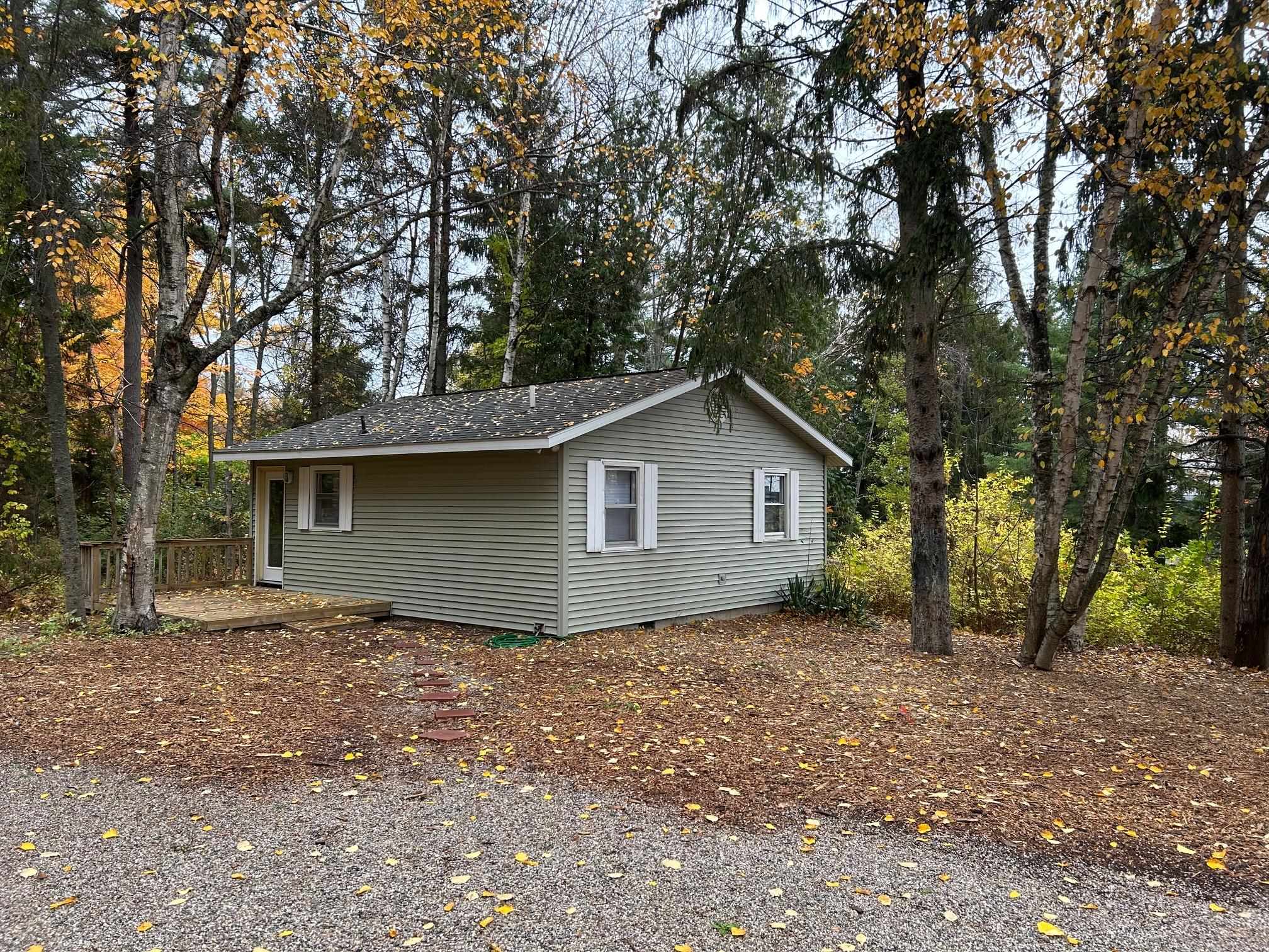 14211 Bluff Road Traverse City, MI 49686 - Photo 4 of 32