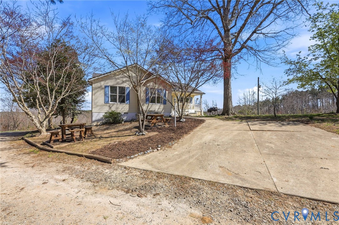 484 Dobbins Bridge Road Blackstone, VA 23824 - Photo 5 of 68