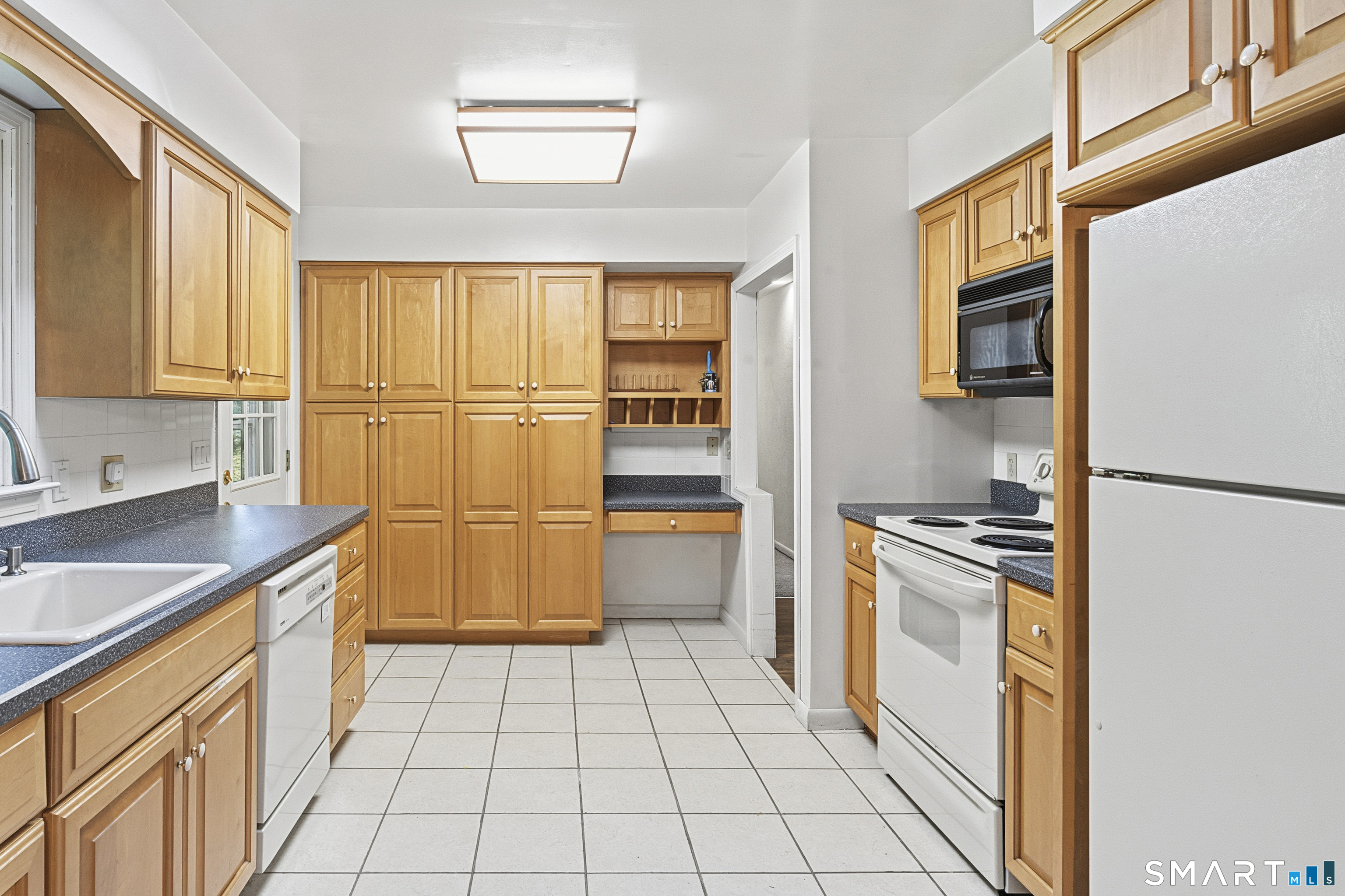 14 Saw Mill Road Newtown, CT 06470 - Photo 10 of 35