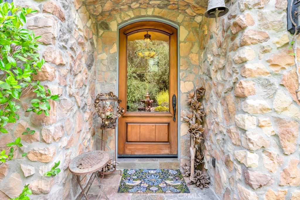 3439 Dorothy Road Topanga, CA 90290 - Photo 4 of 44 Inviting Front Door Entry
