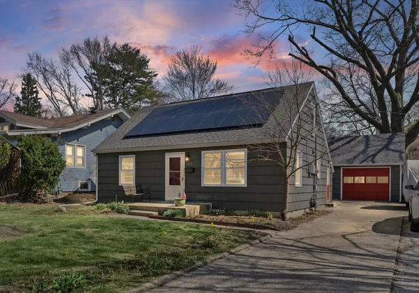 $214,900 | 910 South Lynn Street, Urbana, IL 61801