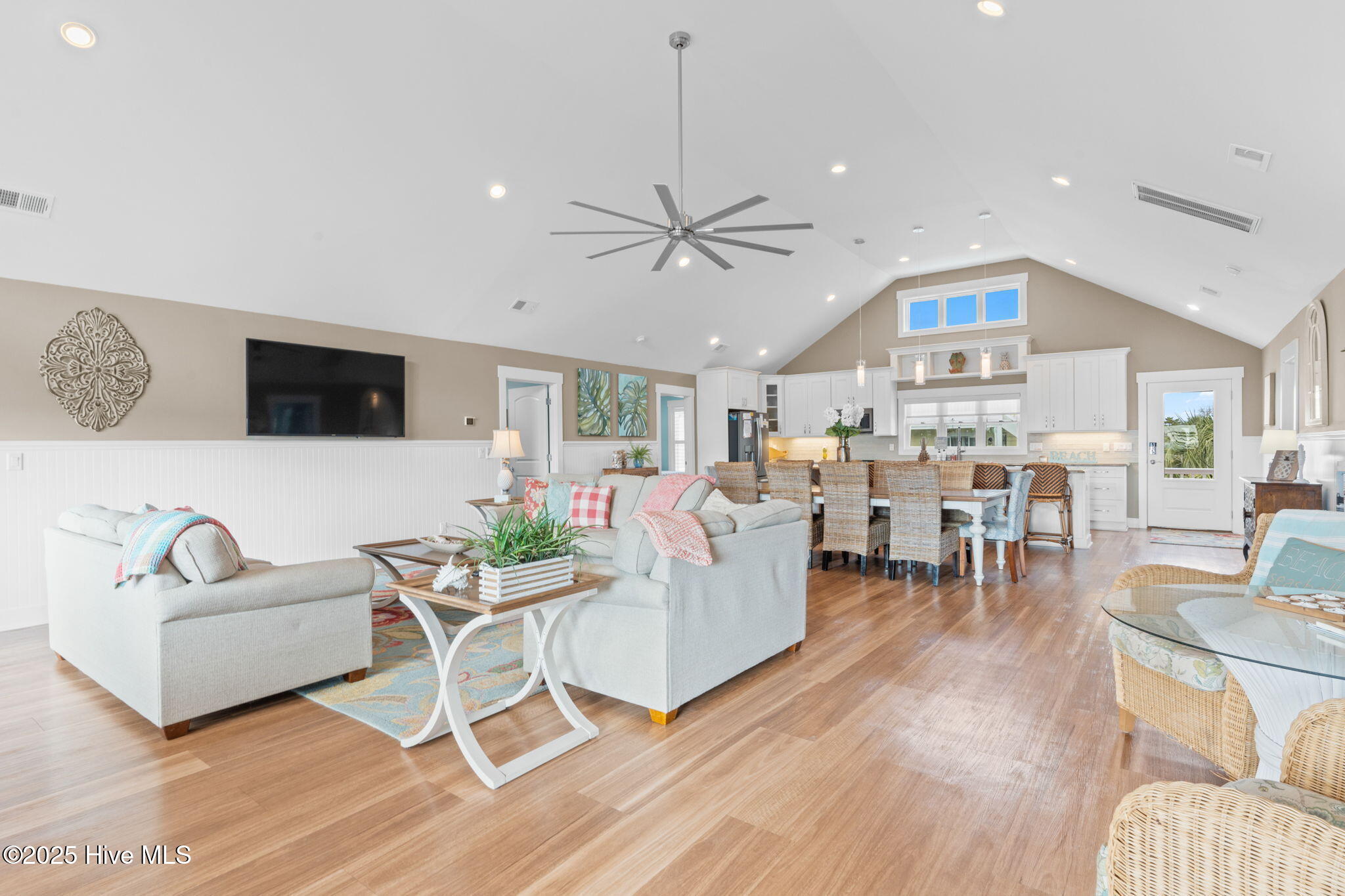 226 West First Street Ocean Isle Beach, NC 28469 - Photo 9 of 72 33-web-or-mls-Cammediallc.com (56 of 84)