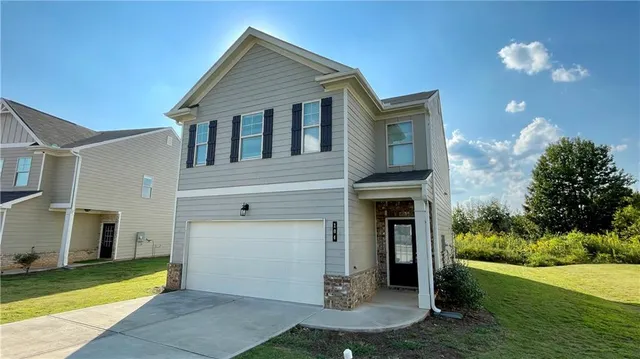 $1,800 | 207 Harrison Street, Calhoun, GA 30701