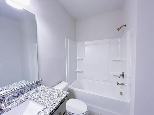 $1,800 | 207 Harrison Street, Calhoun, GA 30701