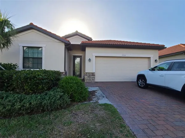 $2,800 | 19353 Nearpoint Drive, Venice, FL 34292
