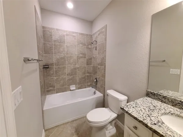 $2,800 | 19353 Nearpoint Drive, Venice, FL 34292