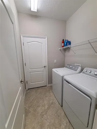 $2,800 | 19353 Nearpoint Drive, Venice, FL 34292
