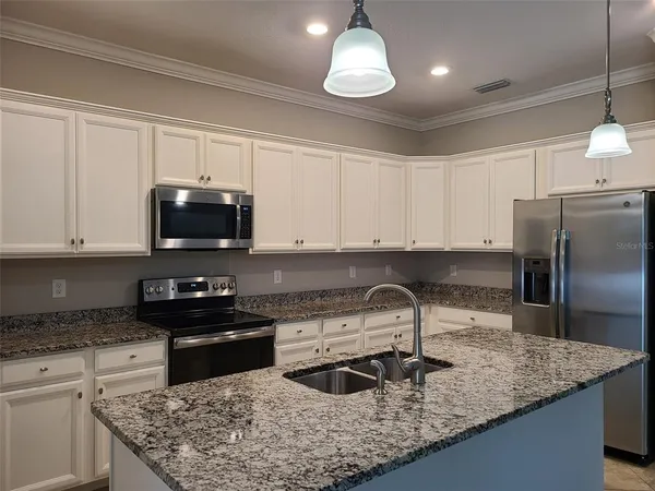 $2,800 | 19353 Nearpoint Drive, Venice, FL 34292