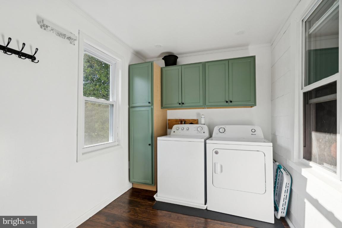 344 Raritan Avenue Atco, NJ 08004 - Photo 6 of 26 a utility room with dryer and washer