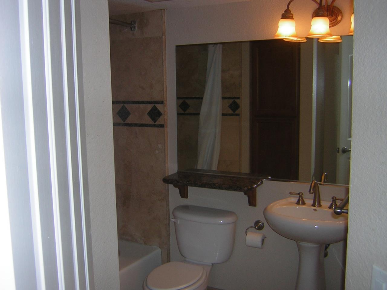 3235 East Camelback Road, Unit 113 Phoenix, AZ 85018 - Photo 7 of 12 Bathroom