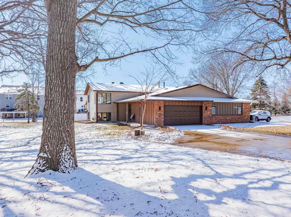 $299,900 | 1203 79th 1/2 Street, Victoria, MN 55386