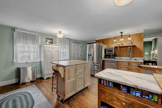 $364,900 | 160 Boston Road, Middletown, CT 06457