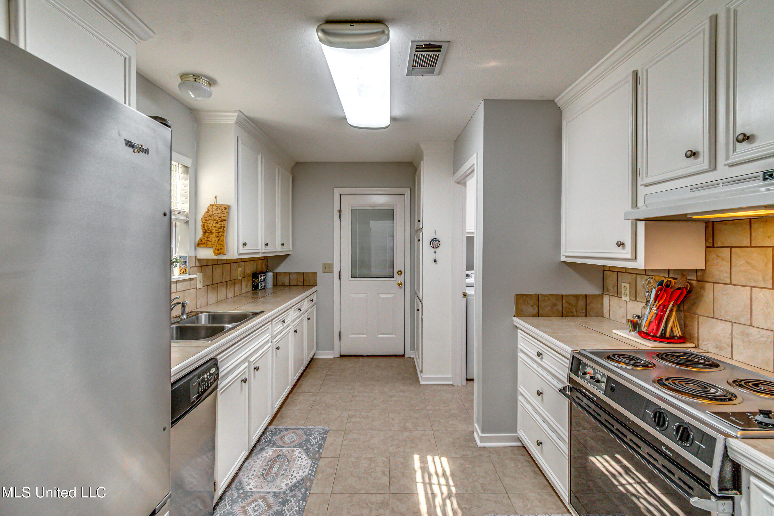 1021 Laurel Drive Flowood, MS 39232 - Photo 15 of 57 Kitchen