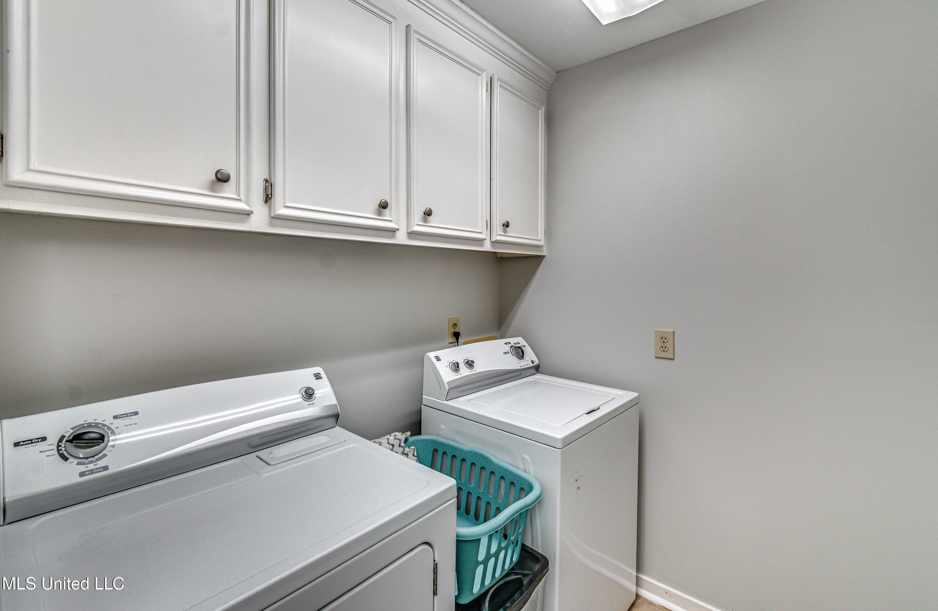 1021 Laurel Drive Flowood, MS 39232 - Photo 22 of 57 Laundry