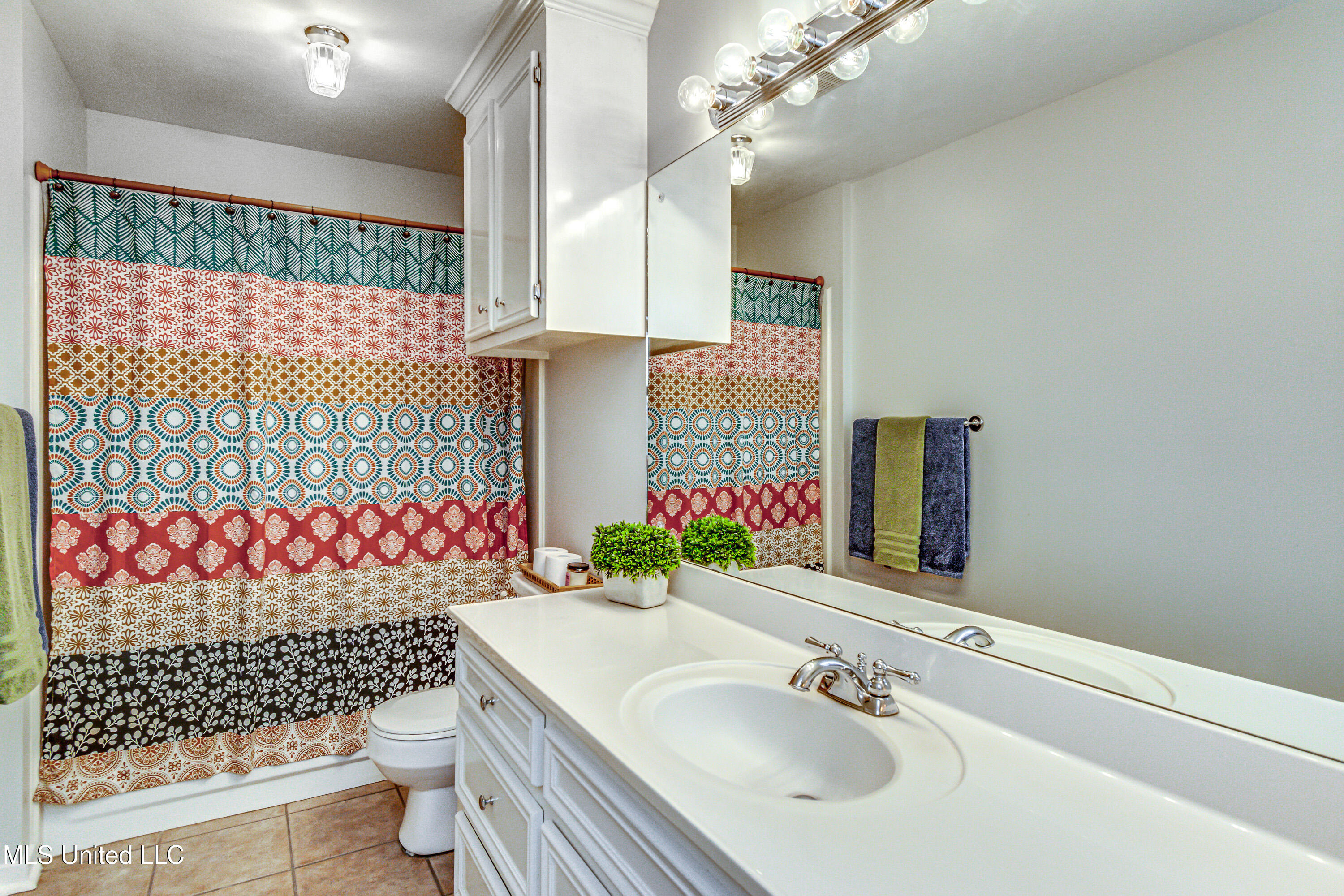 1021 Laurel Drive Flowood, MS 39232 - Photo 27 of 57 Guest Bathroom