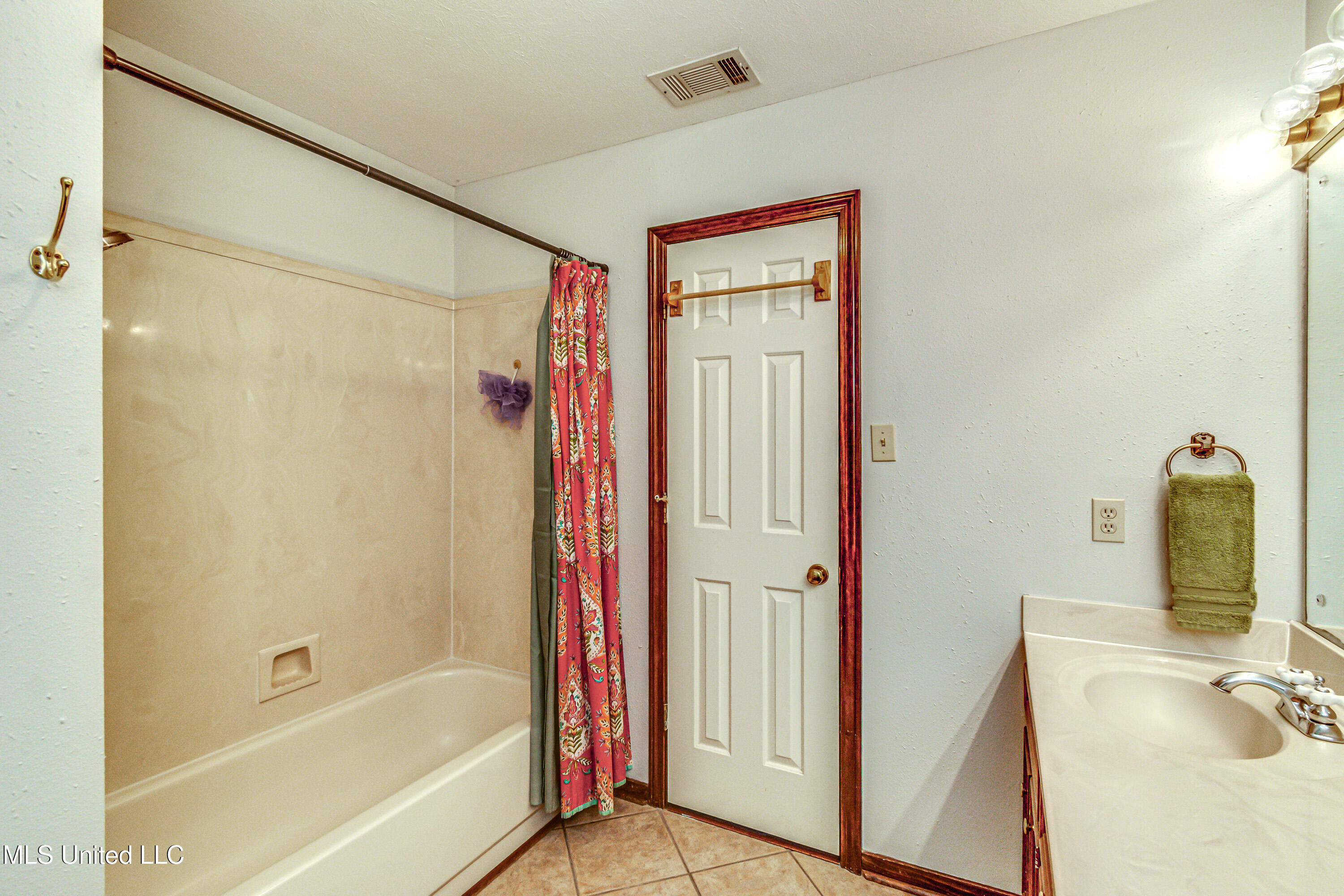 1021 Laurel Drive Flowood, MS 39232 - Photo 41 of 57 Primary Bathroom