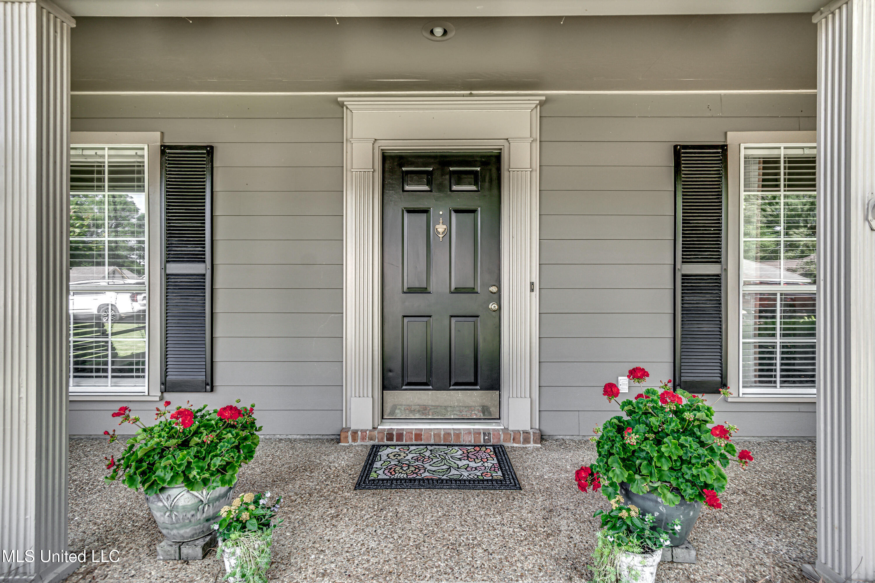 1021 Laurel Drive Flowood, MS 39232 - Photo 5 of 57 Front Porch