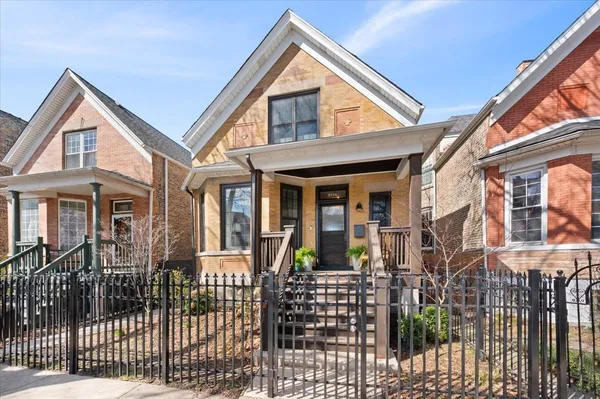 $1,075,000 | 2710 North Sacramento Avenue, Chicago, IL 60647