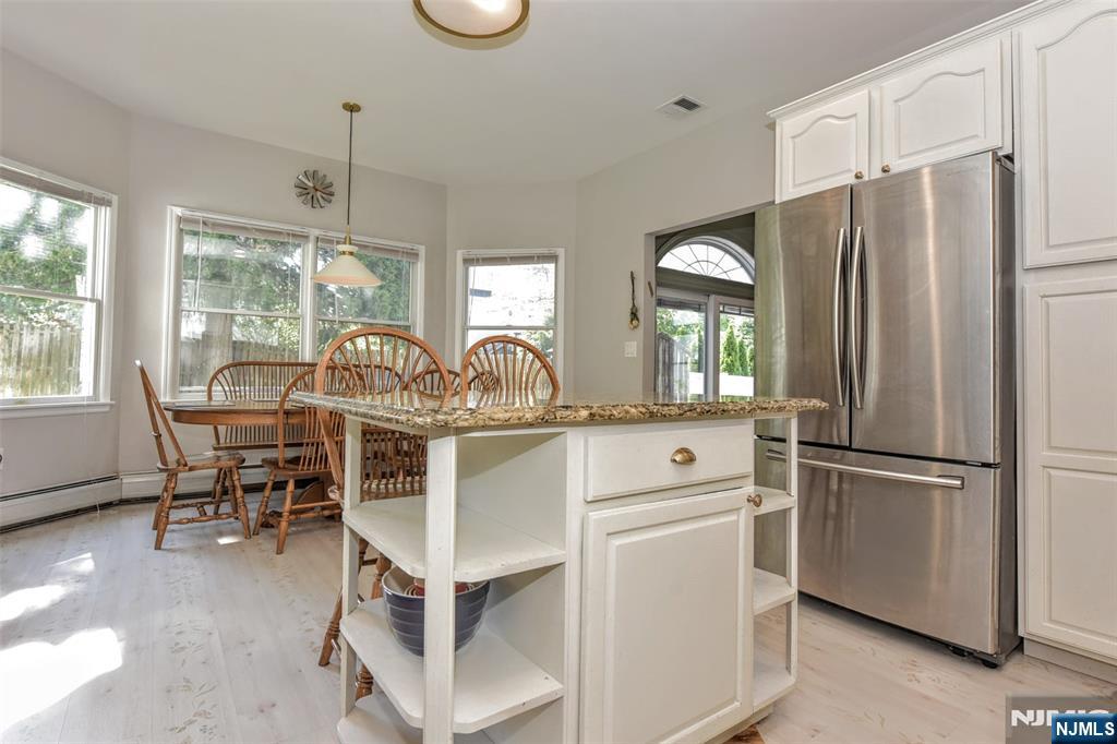 540 Burlington Street Paramus, NJ 07652 - Photo 10 of 34