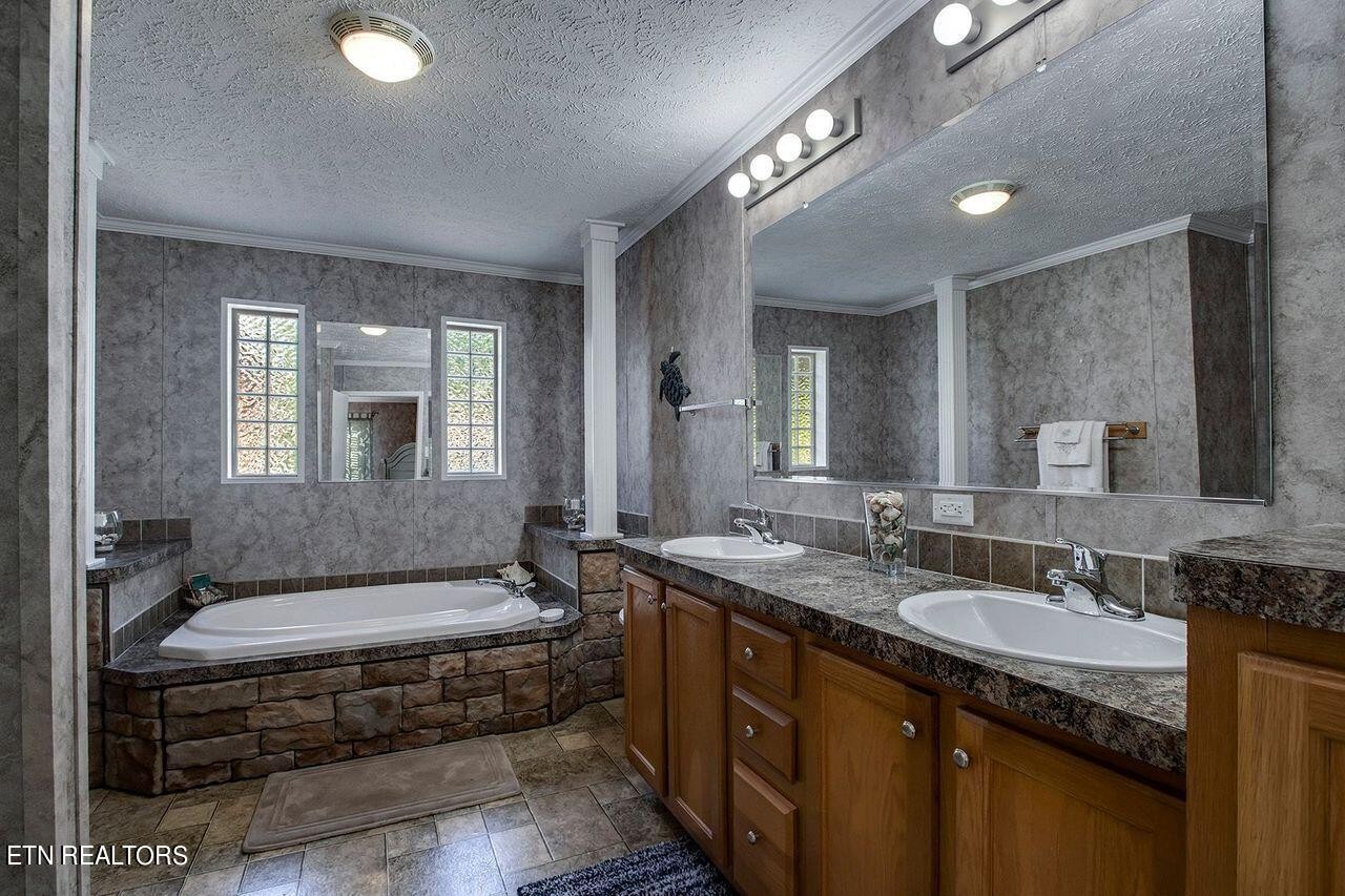 2660 Dutch Valley Road Clinton, TN 37716 - Photo 13 of 30