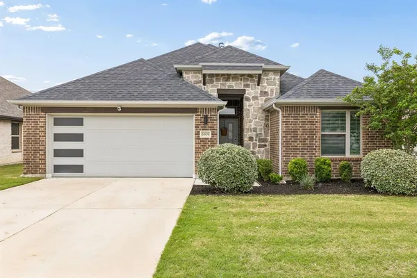 $350,000 | 6909 Lilac Drive, Venus, TX 76084
