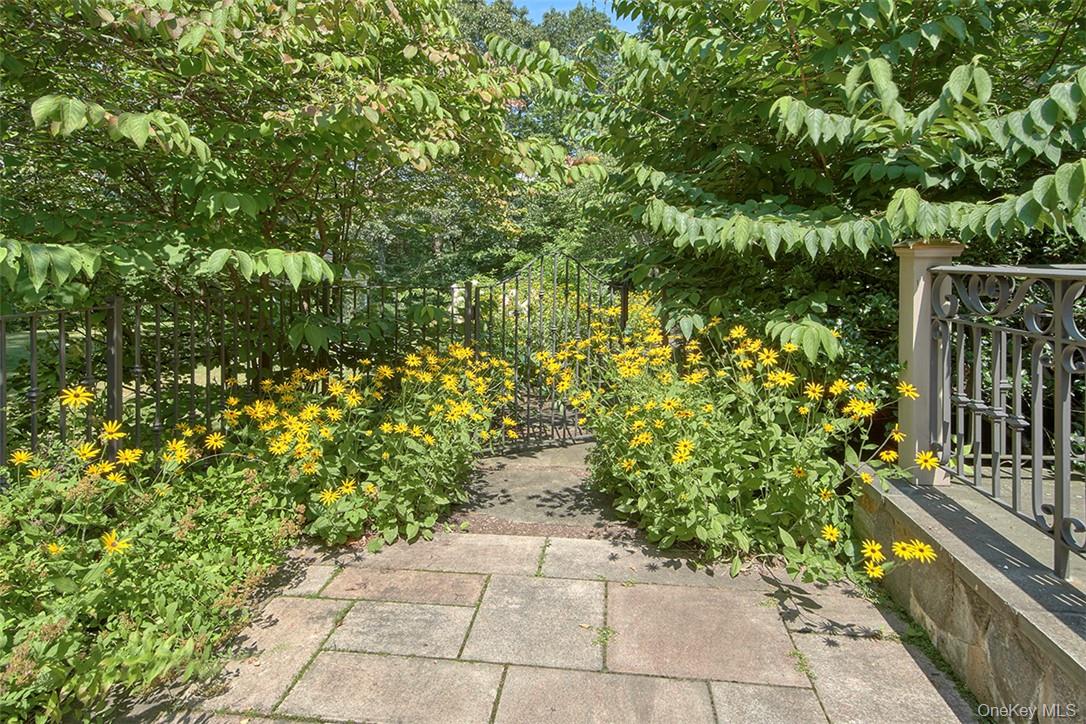 301 Whippoorwill Road Chappaqua, NY 10514 - Photo 10 of 19
