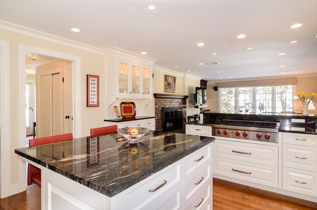 7 Winthrop Road Wellesley, MA 02482 - Photo 3 of 25