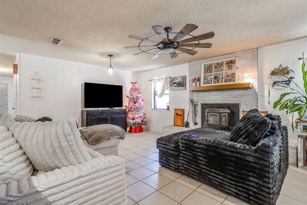 1377 East Gibtown Road Poolville, TX 76487 - Photo 8 of 39 Gallery Image 8