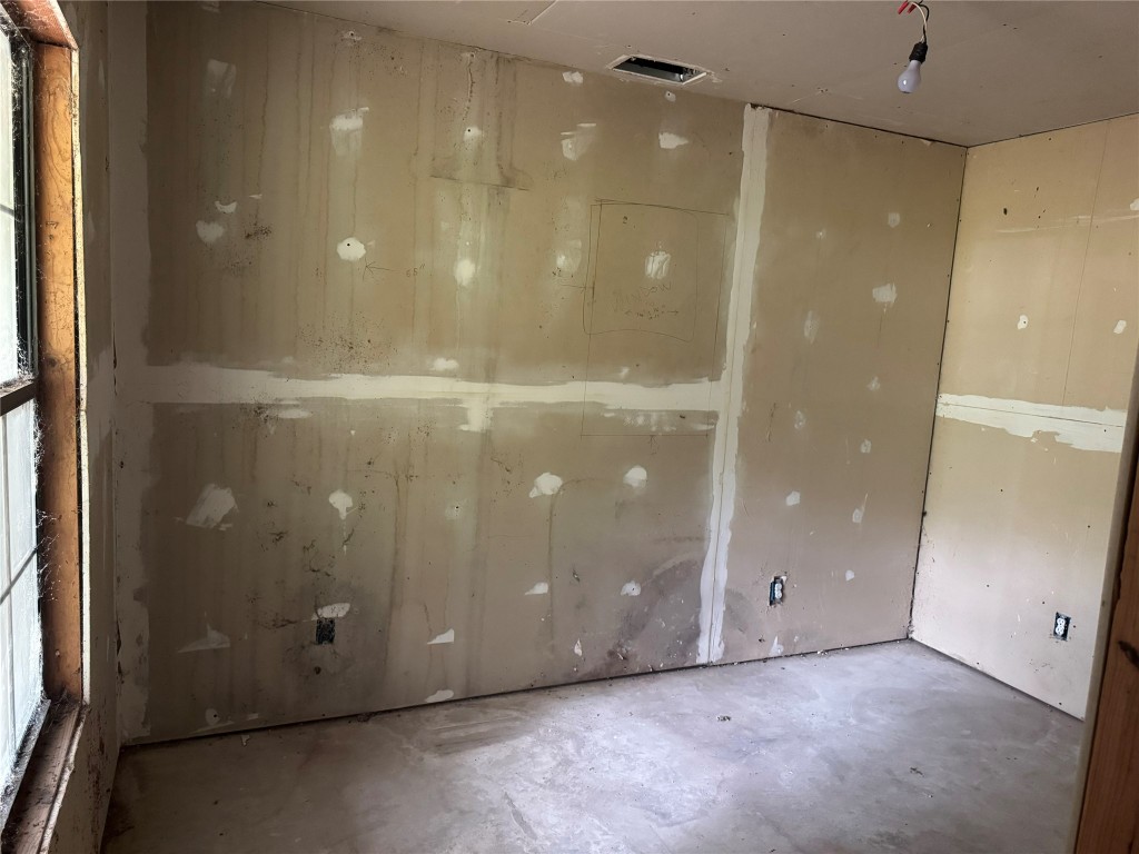 14 North Fairway Loop Coldspring, TX 77331 - Photo 20 of 38 Bedroom or office downstairs with closet