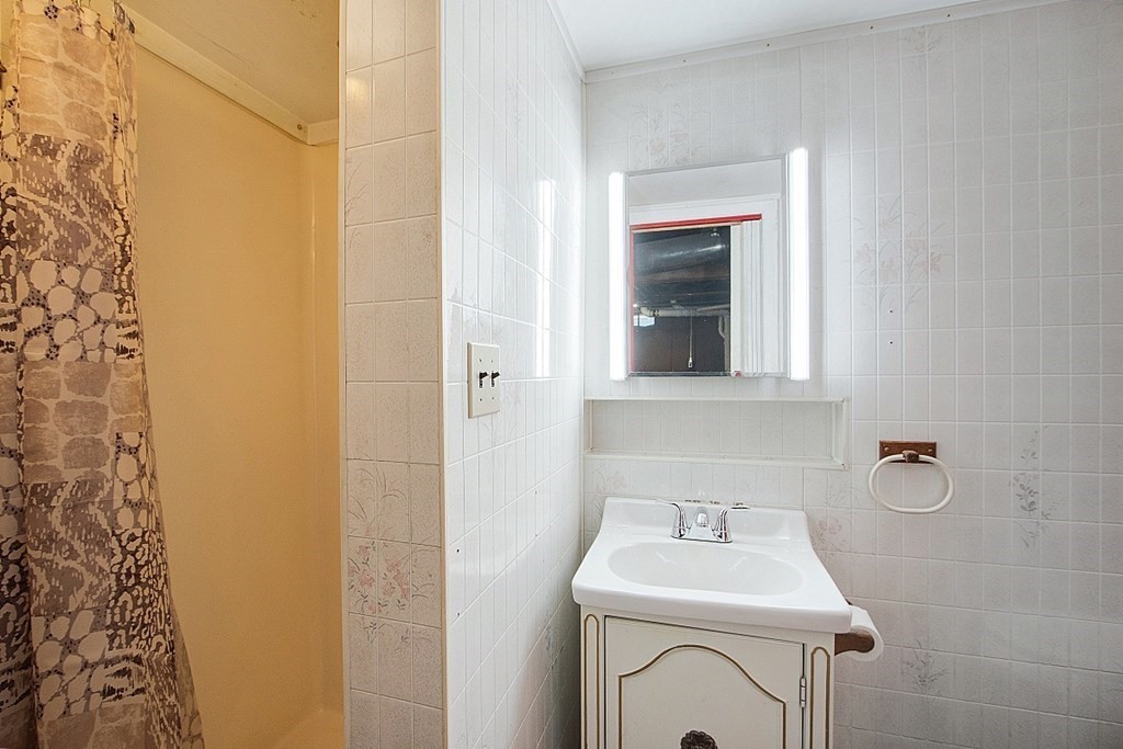 172 Minott Road Gardner, MA 01440 - Photo 25 of 36 a bathroom with a sink a toilet and mirror