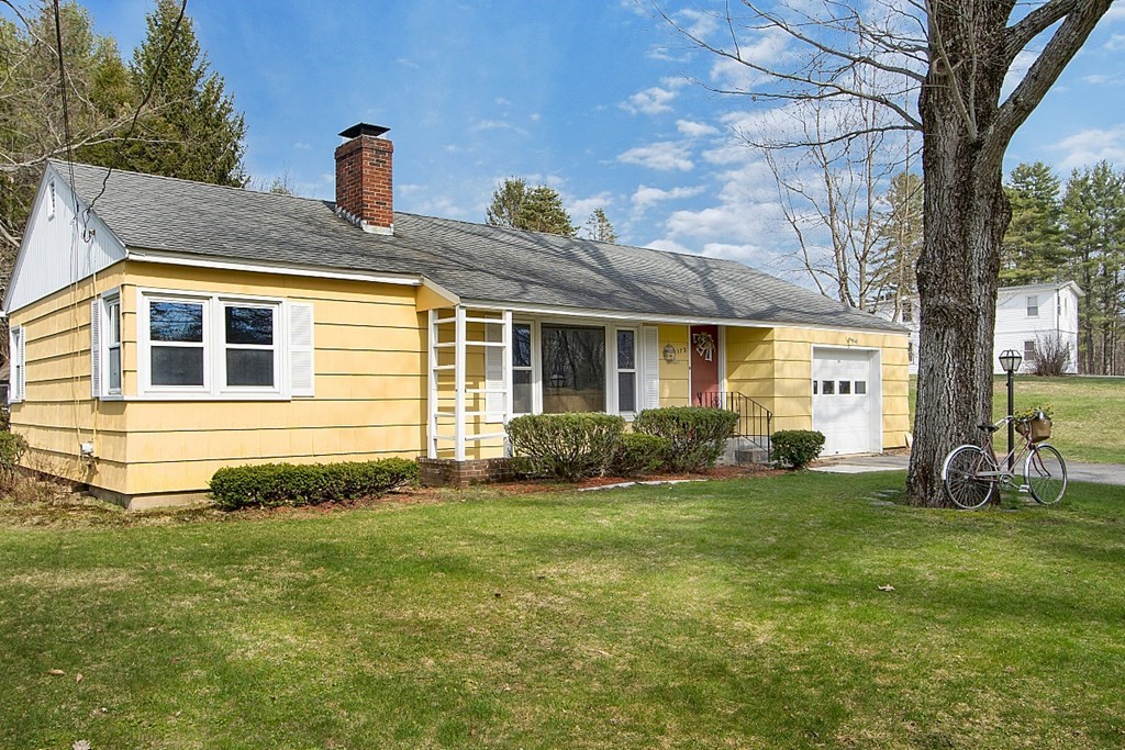 172 Minott Road Gardner, MA 01440 - Photo 3 of 36 a front view of a house with a yard