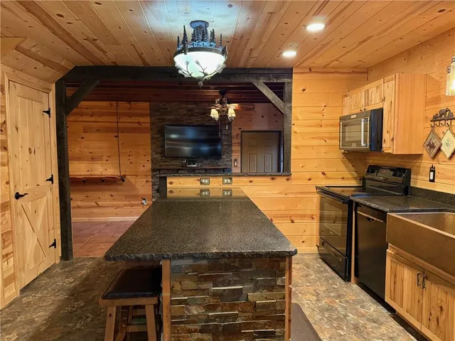 a view of a storage & utility room