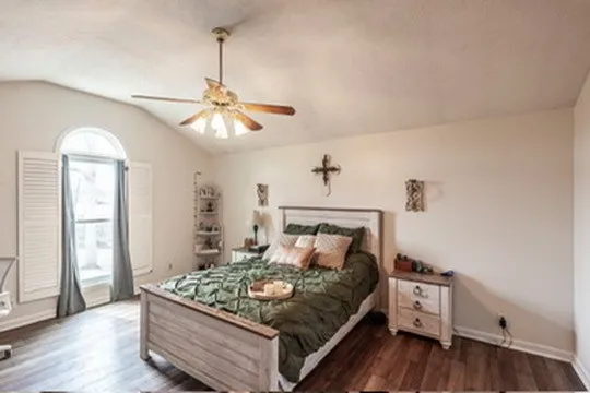 a en suite bathroom with double vanity sinks a mirror and a lamp