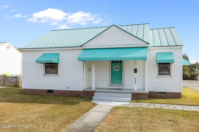 $293,000 | 908 North 20th Street, Morehead City, NC 28557