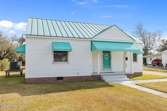 $293,000 | 908 North 20th Street, Morehead City, NC 28557