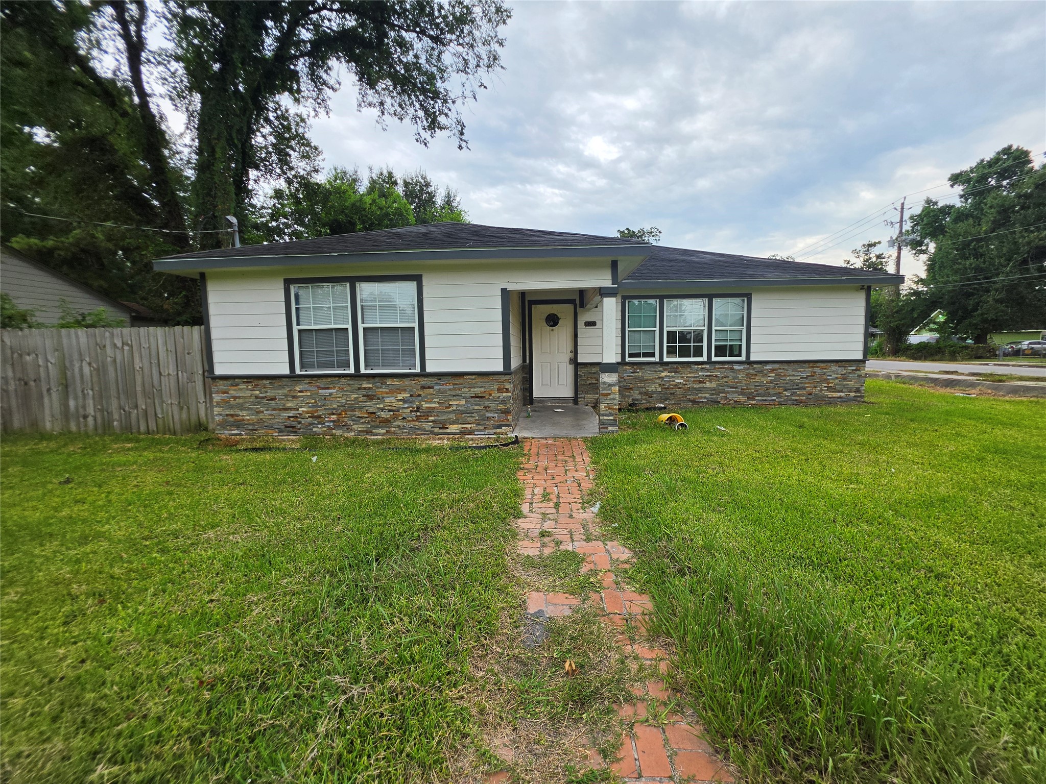 8202 Laura Koppe Road Houston, TX 77028 - Photo 1 of 16 Gallery Image 1