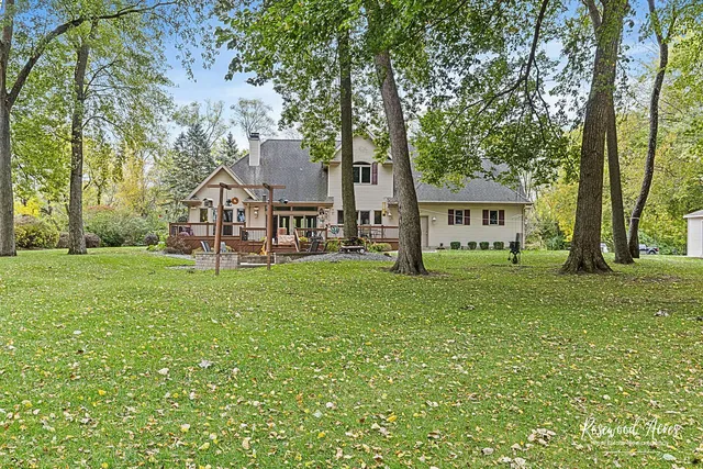 a view of a house with a backyard
