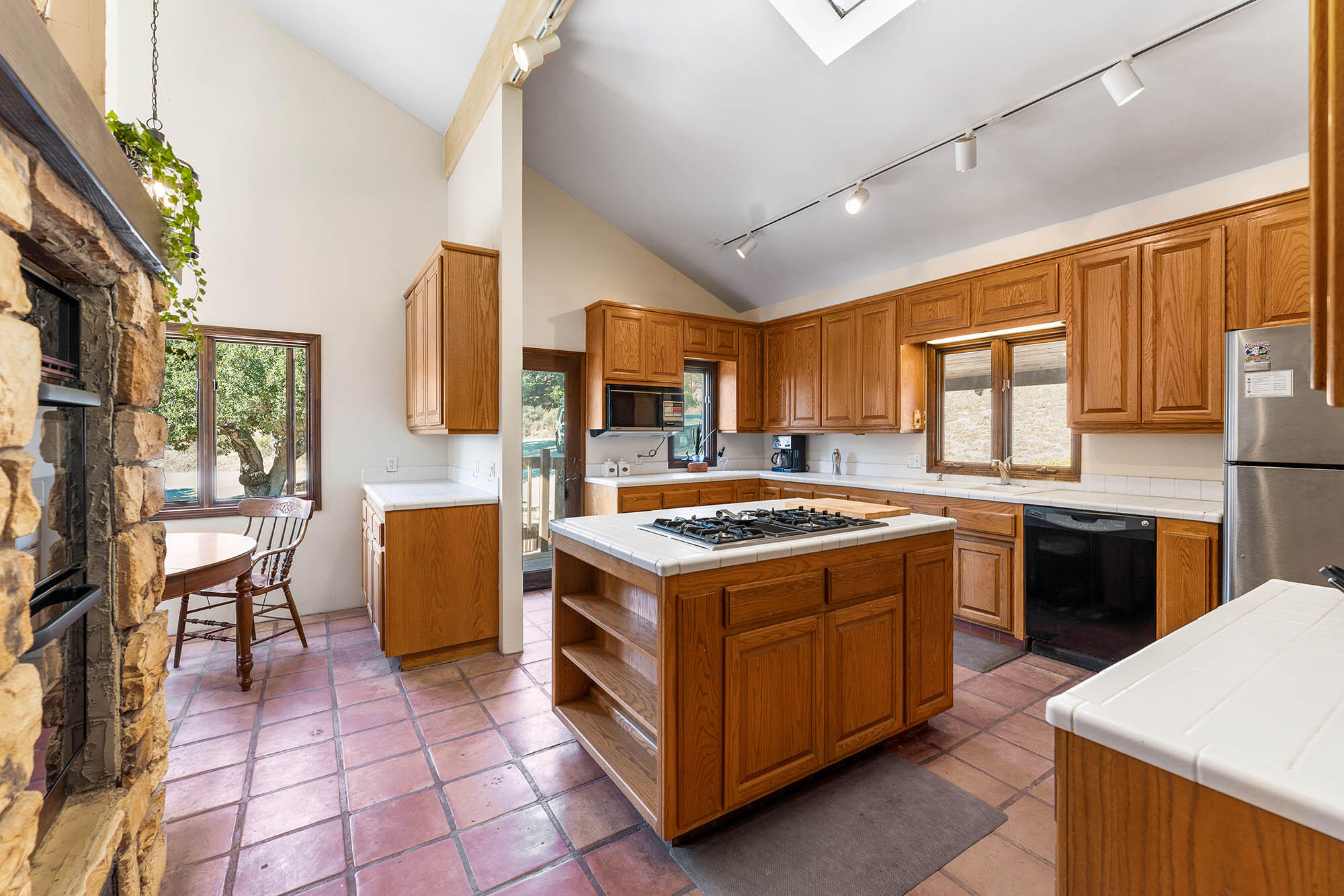 3290 Wild Oak Lompoc, CA 93436 - Photo 24 of 72 Kitchen and dining - 3290 Wild Oak Road