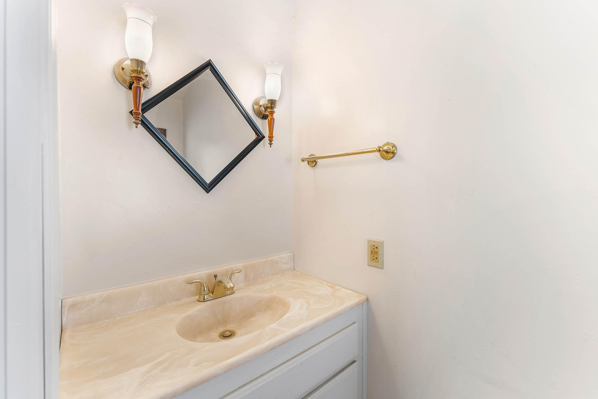 3290 Wild Oak Lompoc, CA 93436 - Photo 35 of 72 Powder room - 3290 Wild Oak Road 93436